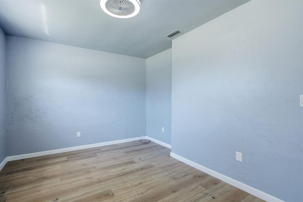 8143 OVERLOOK PLACE NE, ST PETERSBURG, FL — photo 4 of 22