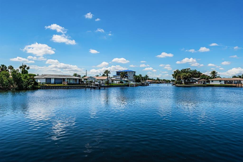 4280 13TH LANE NE, ST PETERSBURG, FL — photo 4 of 30