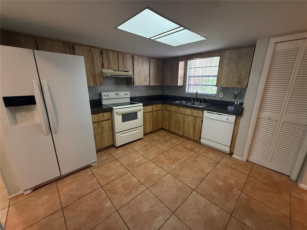 113 S DEERWOOD AVENUE, ORLANDO, FL — photo 3 of 16