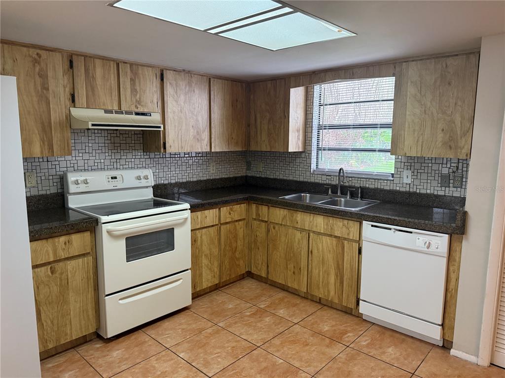 113 S DEERWOOD AVENUE, ORLANDO, FL — photo 4 of 16