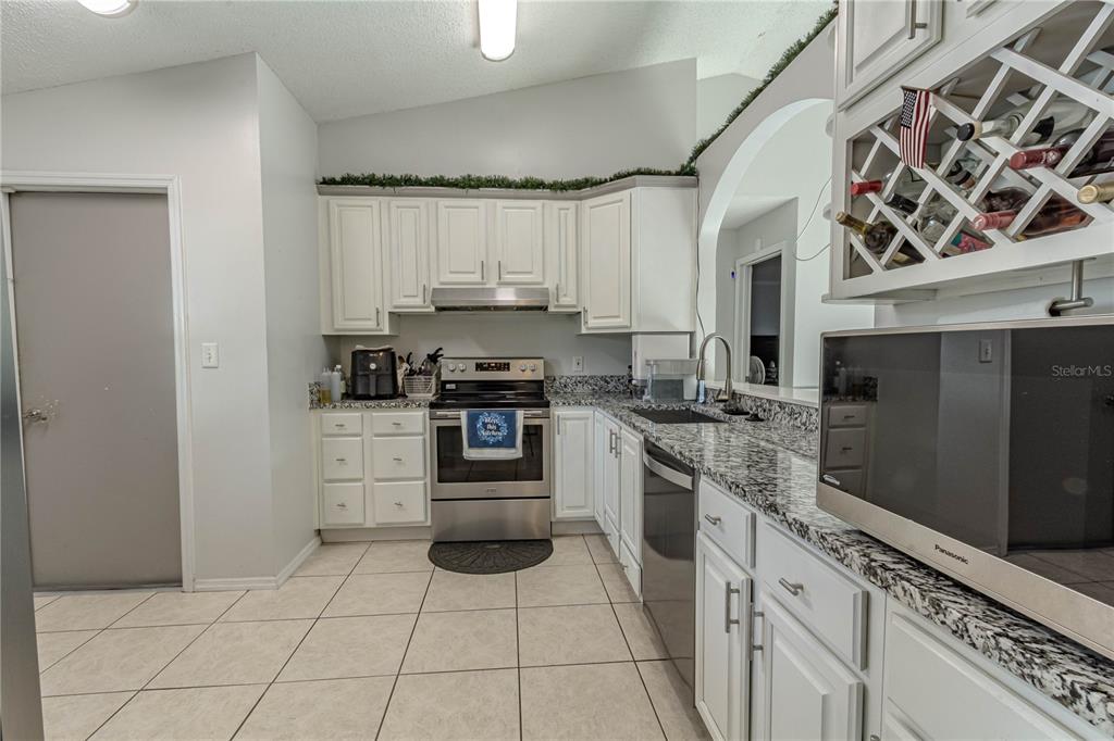 108 SUGAR MAPLE COURT, SANFORD, FL — photo 3 of 16