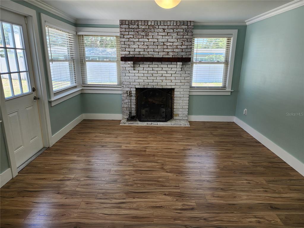2347 EASTWOOD DRIVE, CLEARWATER, FL — photo 4 of 16