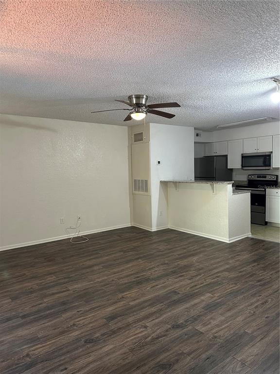 A bathroom features a granite-topped vanity, a white toilet, and a blue patterned shower curtain — 2214 METROPOLITAN WAY UNIT 1022, ORLANDO, FL