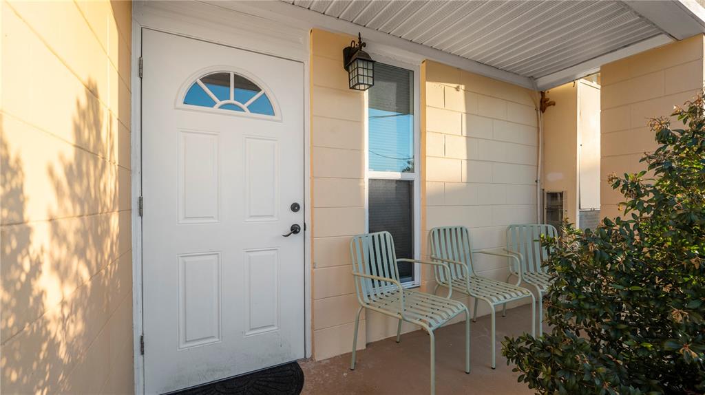 4311 CLUB CIRCLE, LAKESHORE, FL — photo 4 of 38