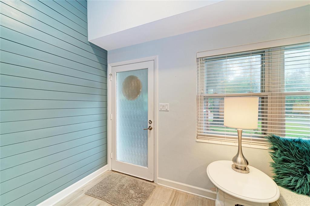 126 HOLLY AVENUE, SARASOTA, FL — photo 4 of 30