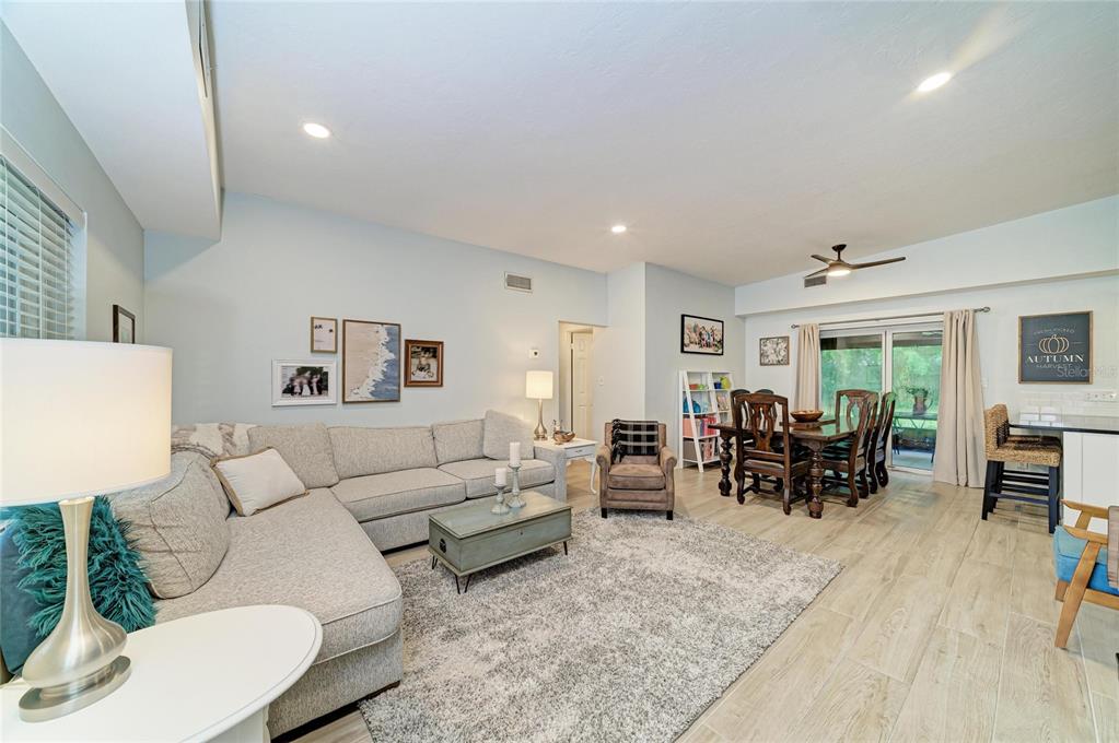126 HOLLY AVENUE, SARASOTA, FL — photo 5 of 30