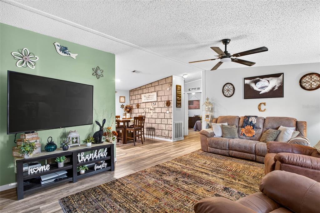 39607 LOUISE DRIVE, ZEPHYRHILLS, FL — photo 4 of 71