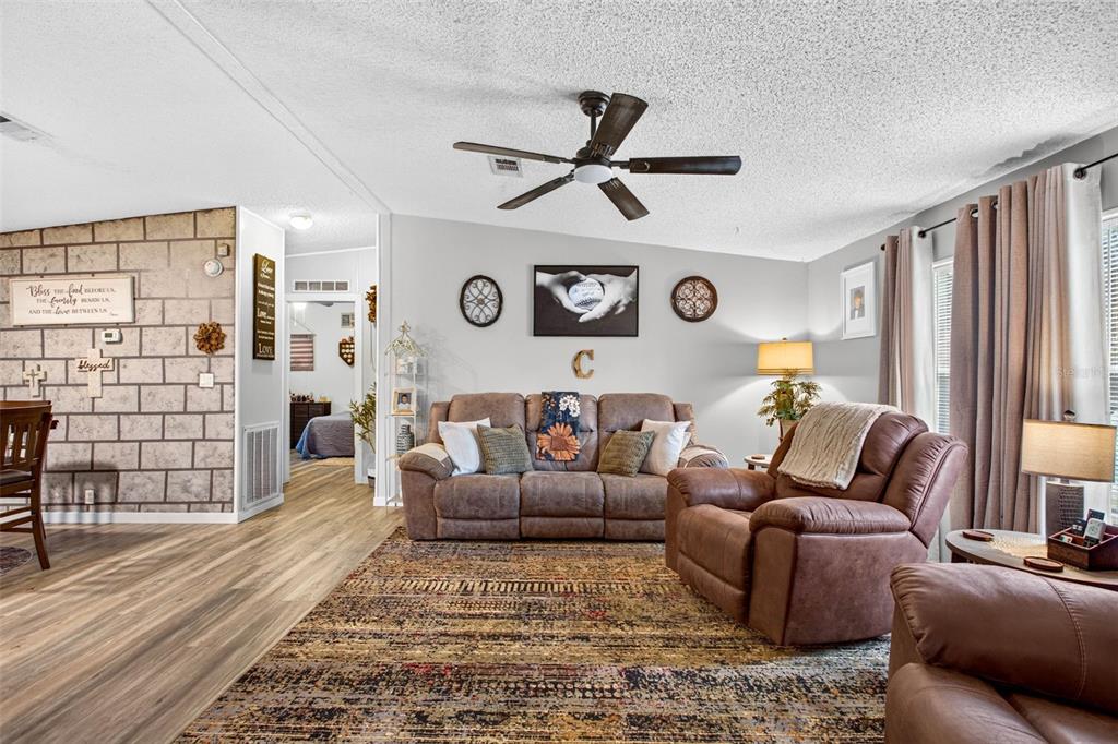 39607 LOUISE DRIVE, ZEPHYRHILLS, FL — photo 5 of 71