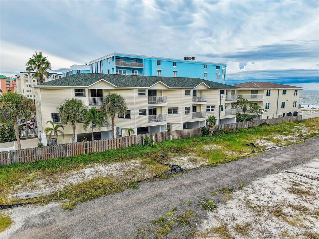 18522 GULF BOULEVARD UNIT D, INDIAN SHORES, FL — photo 3 of 68