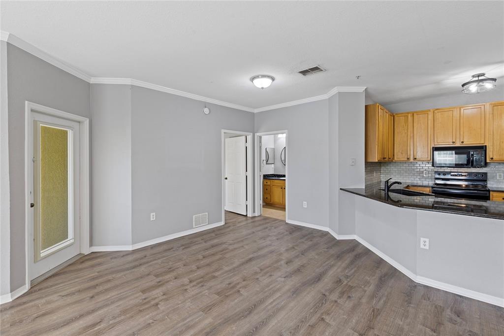 10105 COURTNEY OAKS CIRCLE UNIT 203, TAMPA, FL — photo 5 of 30