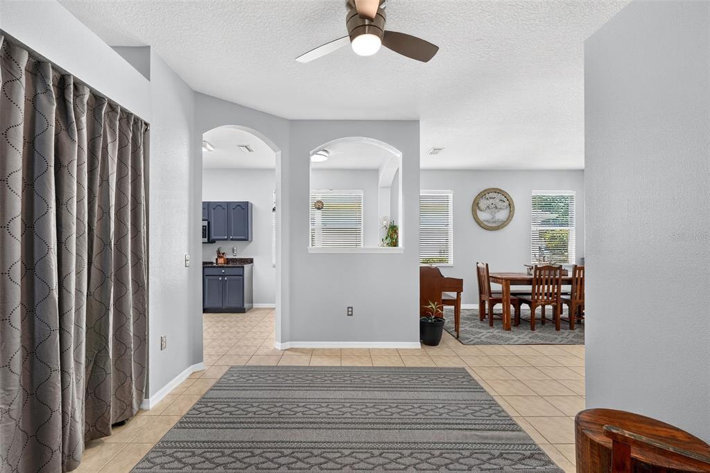 6218 BLACKDRUM COURT, BRADENTON, FL — photo 4 of 30