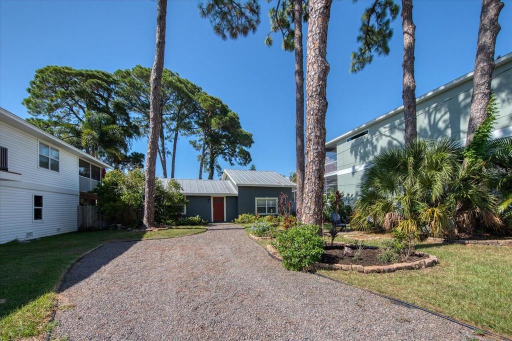 839 FLORIDA AVENUE, PALM HARBOR, FL — photo 2 of 30