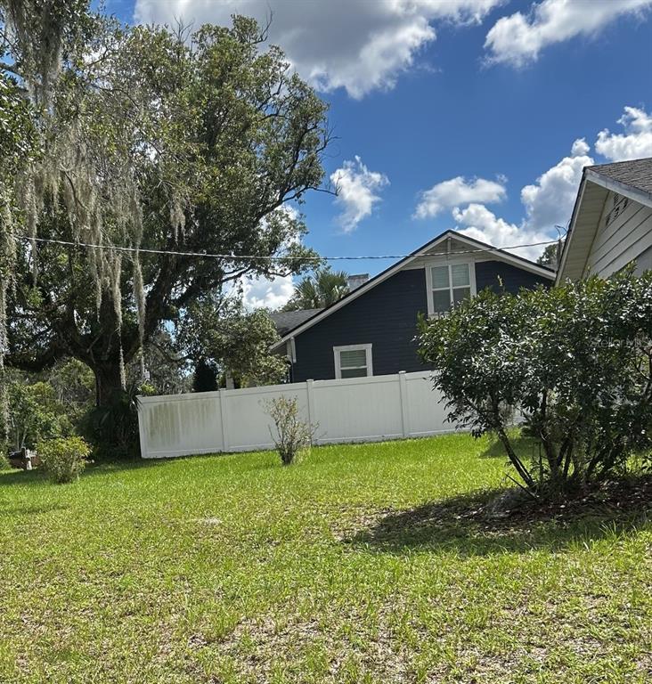 1030 E 4TH AVENUE, MOUNT DORA, FL — photo 2 of 18
