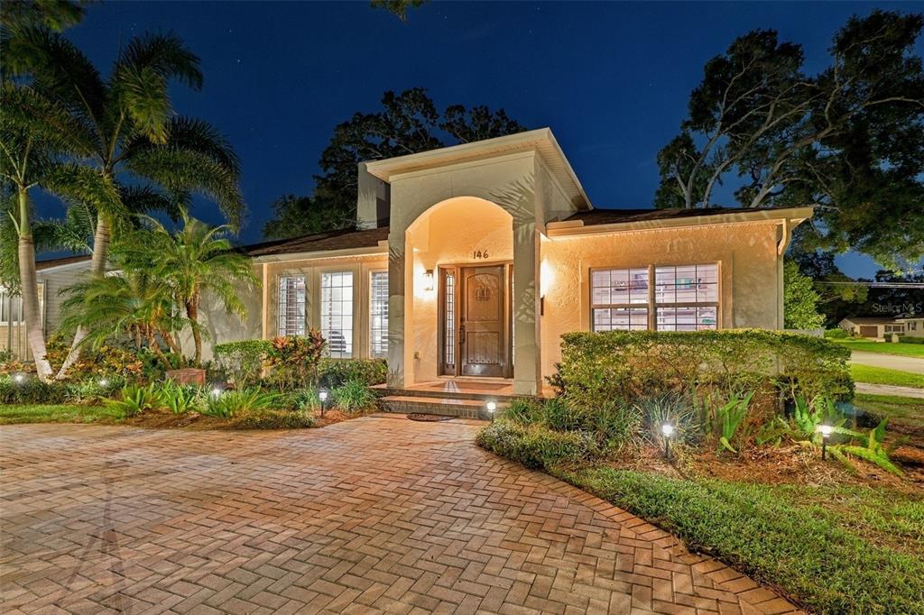 146 33RD AVENUE N, ST PETERSBURG, FL — photo 3 of 37