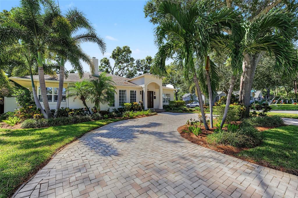 146 33RD AVENUE N, ST PETERSBURG, FL — photo 4 of 37