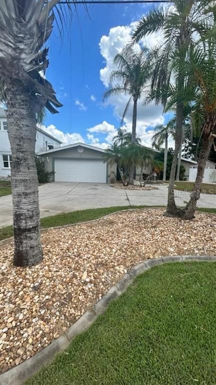 1095 N STONEY POINT