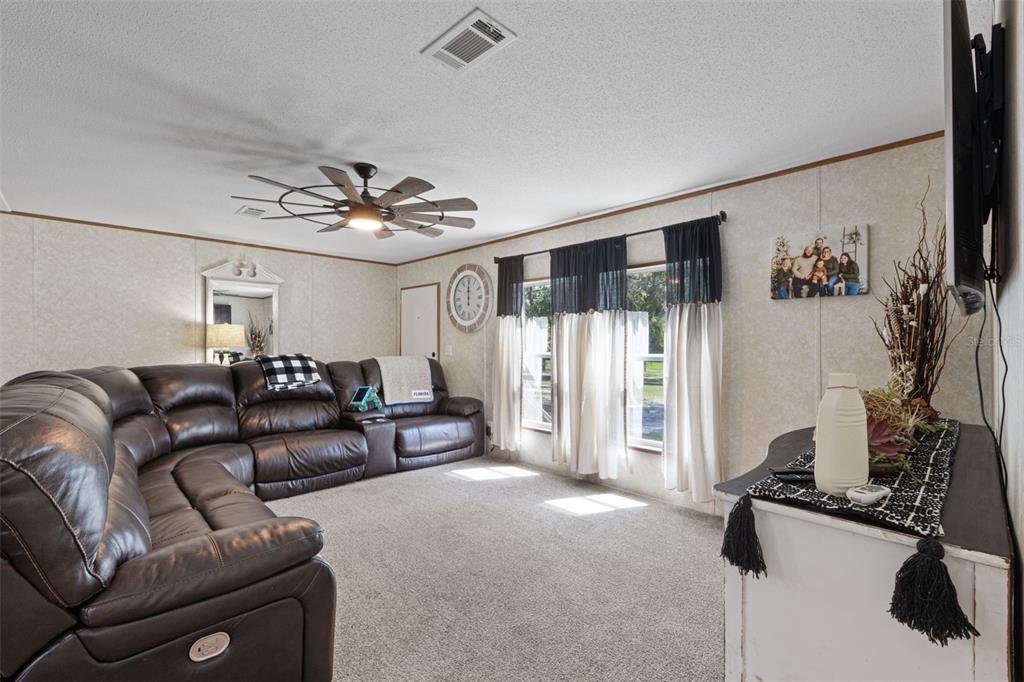 140 SW SPAULDING COURT, FORT WHITE, FL — photo 3 of 30