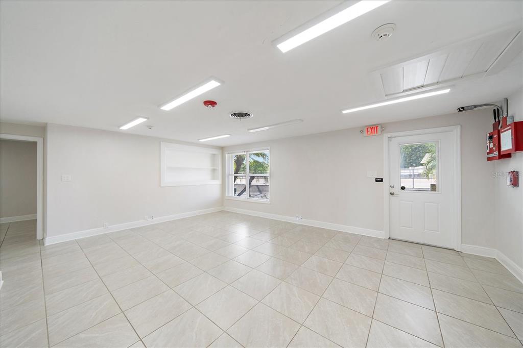 2535 BEE RIDGE ROAD, SARASOTA, FL — photo 3 of 17