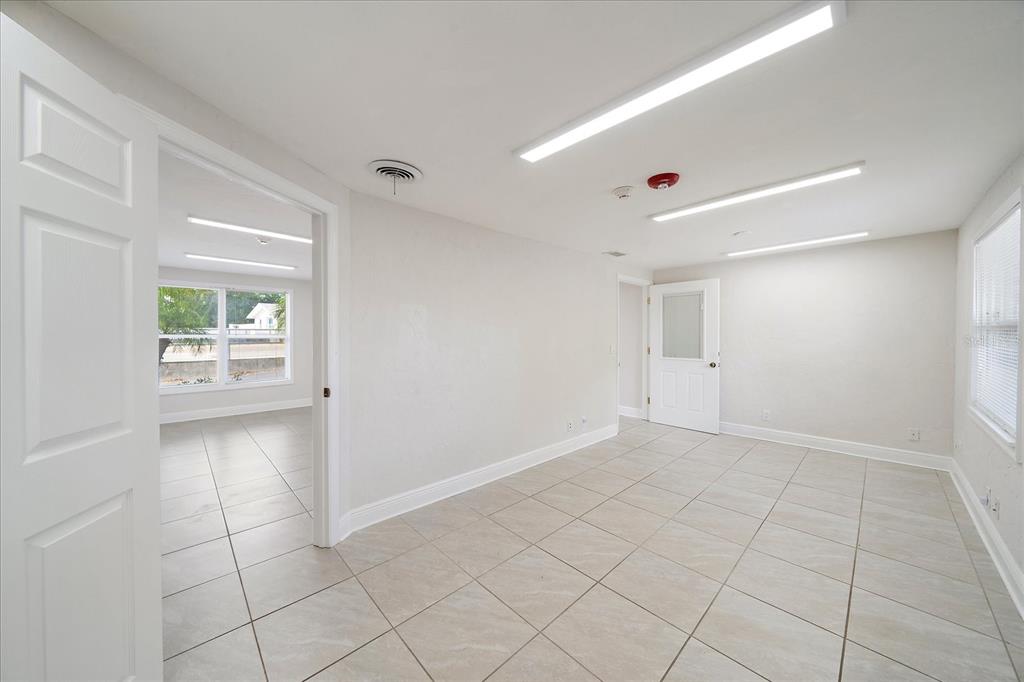 2535 BEE RIDGE ROAD, SARASOTA, FL — photo 4 of 17