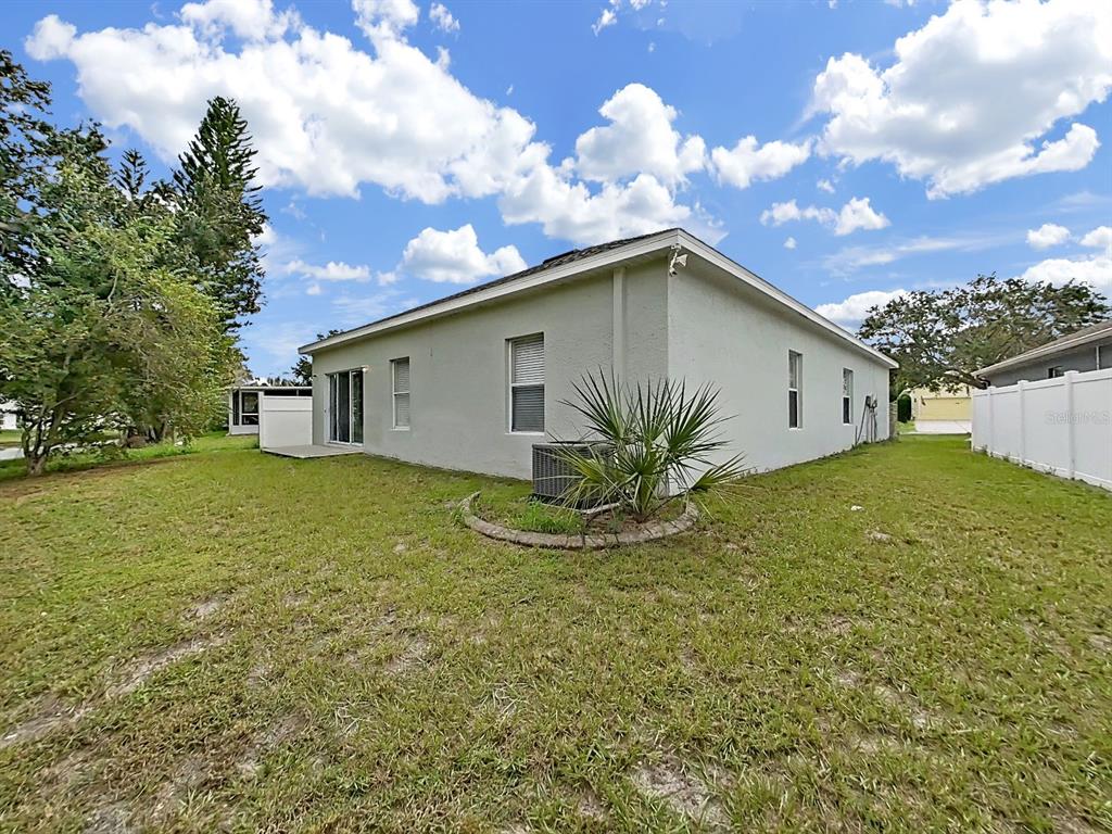9541 CYPRESS HARBOR DRIVE, GIBSONTON, FL — photo 4 of 30