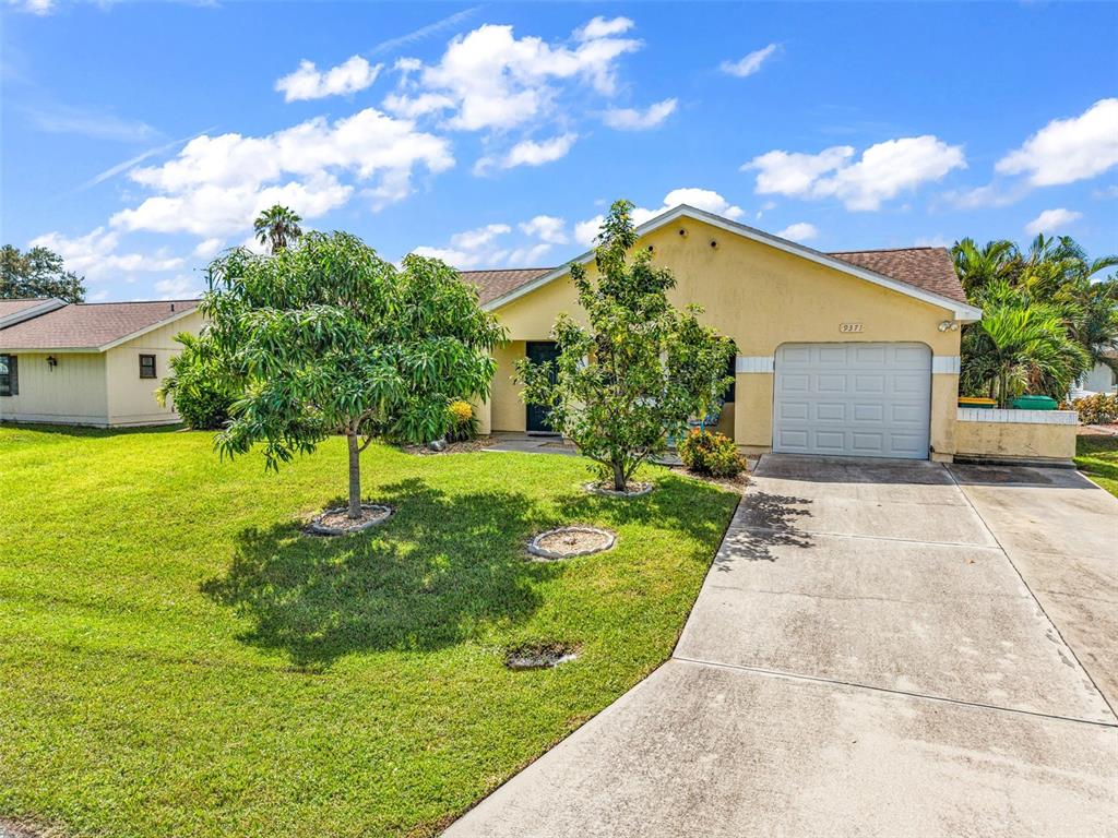 9371 HEARTWELLVILLE AVENUE, ENGLEWOOD, FL — photo 2 of 30