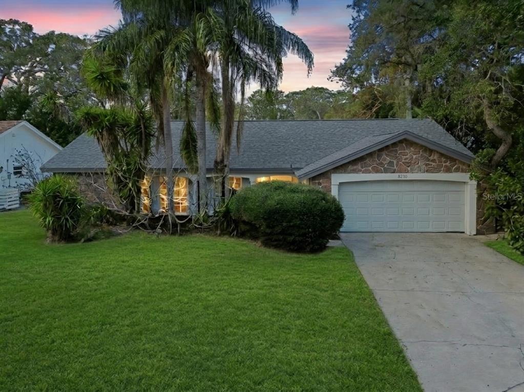 8210 CLOVER HILL LOOP