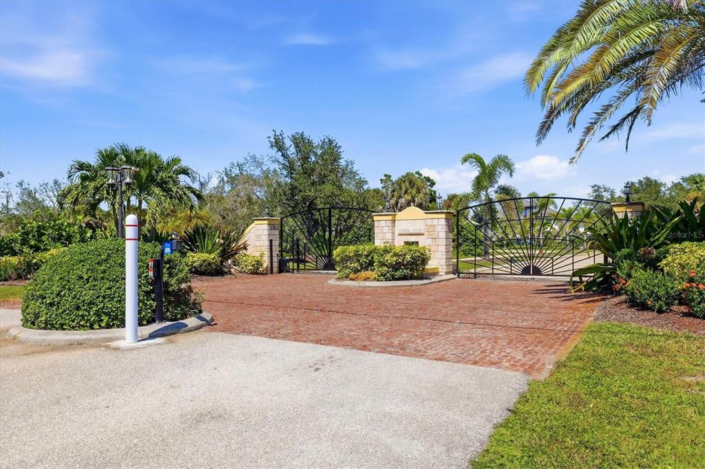 10060 CREEKSIDE DRIVE