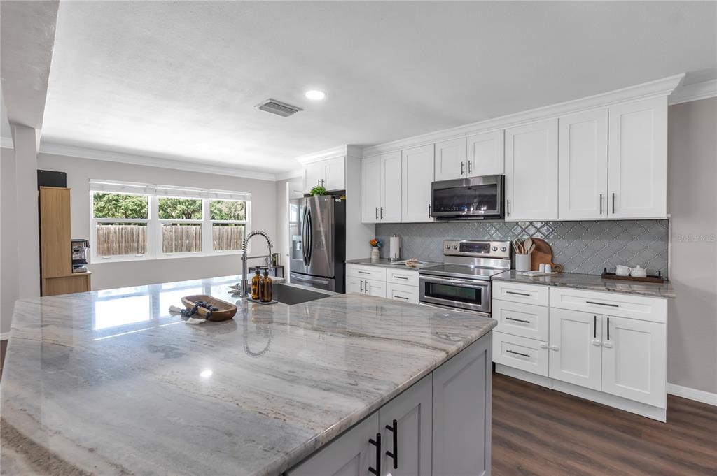 11304 LEPRECHAUN DRIVE, RIVERVIEW, FL — photo 3 of 30