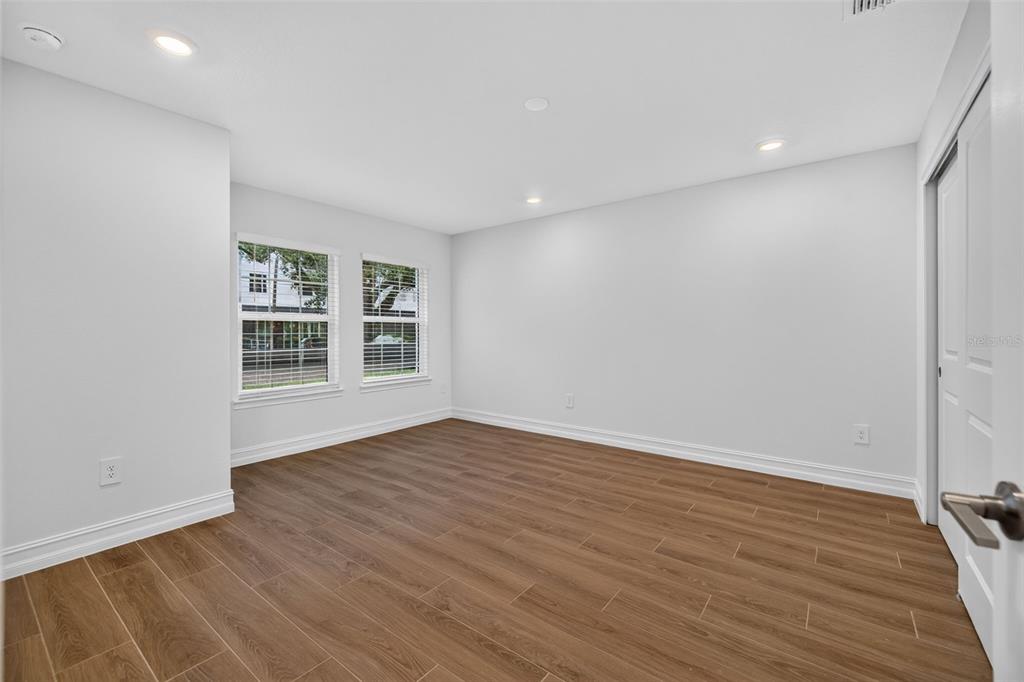 1439 WEST CHESTNUT STREET, TAMPA, FL — photo 3 of 30