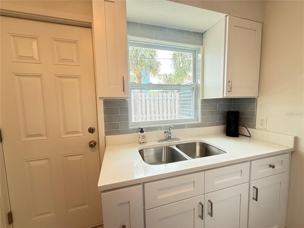 80 144TH AVENUE, MADEIRA BEACH, FL — photo 5 of 30