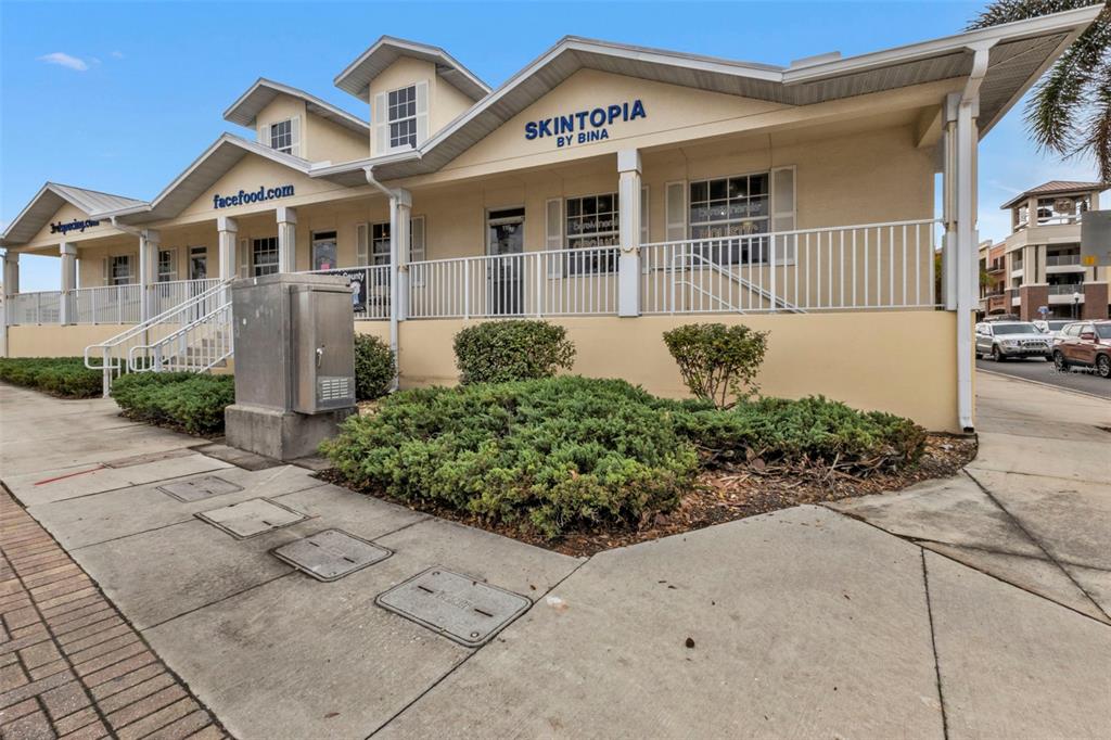 208 TAMIAMI TRAIL