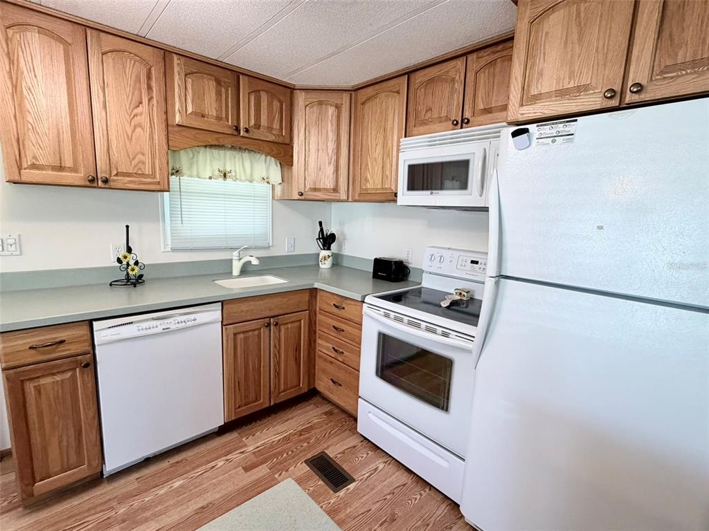 2068 CA D ORO DRIVE, SARASOTA, FL — photo 4 of 29