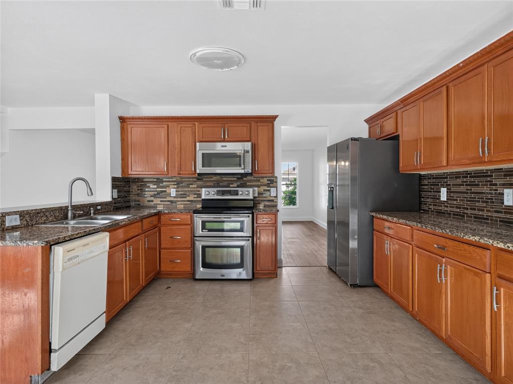 715 CRYSTAL BAY LANE, ORLANDO, FL — photo 4 of 32