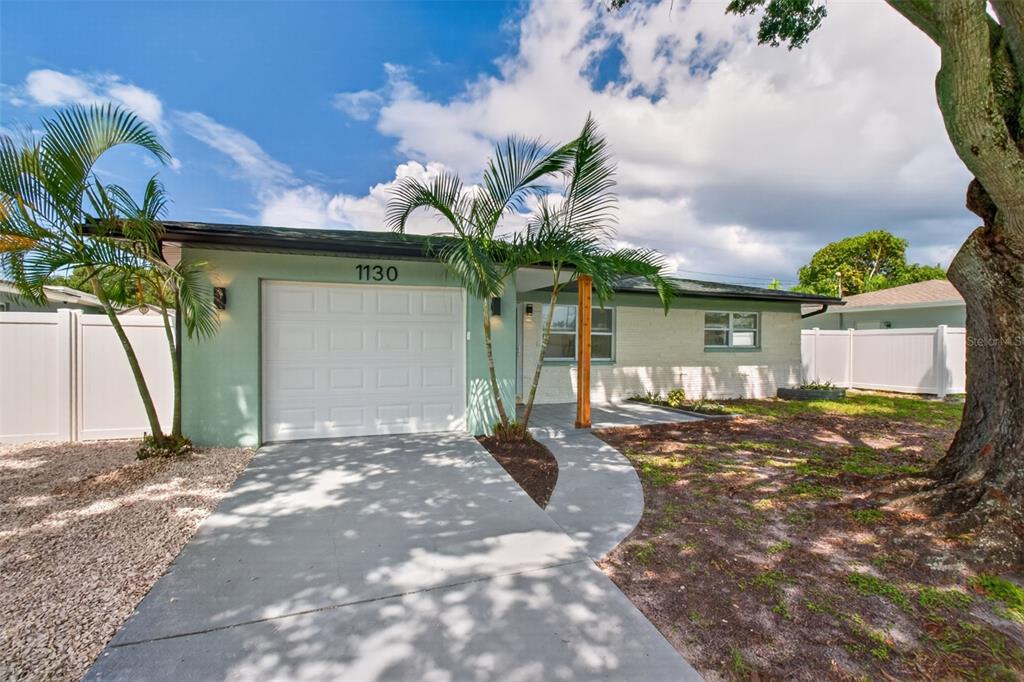 1130 7TH AVENUE NE, LARGO, FL — photo 3 of 30