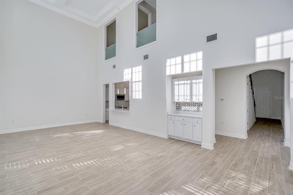 390 NEWBURY PLACE N, ST PETERSBURG, FL — photo 2 of 30