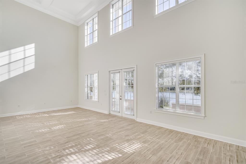 390 NEWBURY PLACE N, ST PETERSBURG, FL — photo 4 of 30