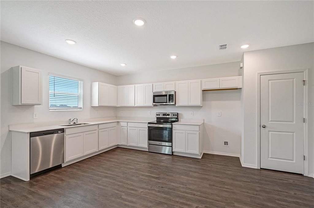 11410 LAKE LOUISA TERRACE, SARASOTA, FL — photo 5 of 22