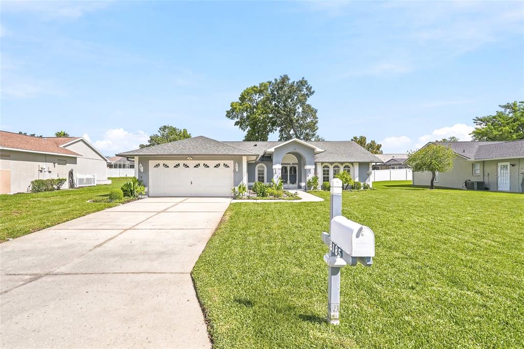8185 RHANBUOY ROAD, SPRING HILL, FL — photo 4 of 30