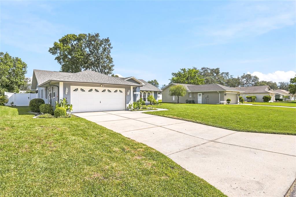 8185 RHANBUOY ROAD, SPRING HILL, FL — photo 5 of 30