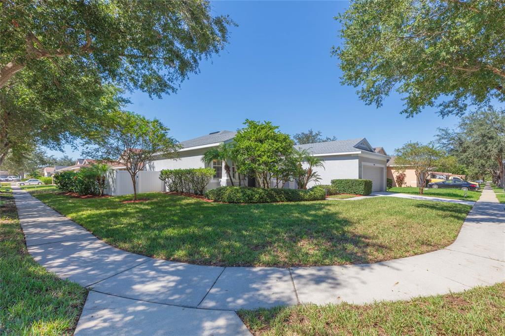 11817 HOLLY CREST LANE, RIVERVIEW, FL — photo 3 of 30