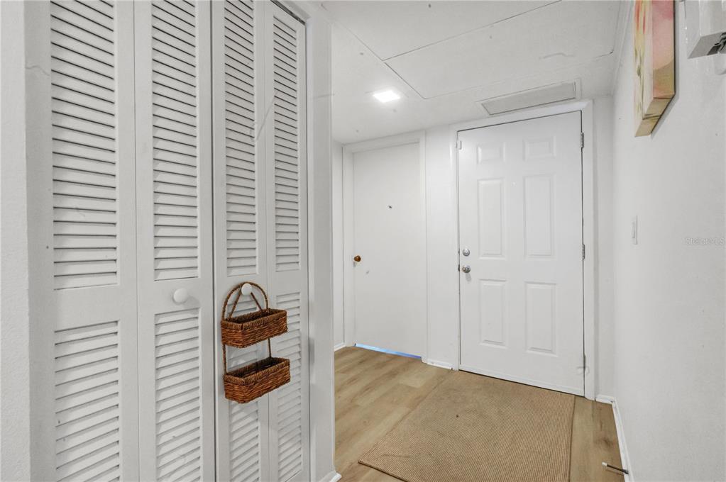 597 LAKESIDE DRIVE UNIT 205, BRADENTON, FL — photo 5 of 30