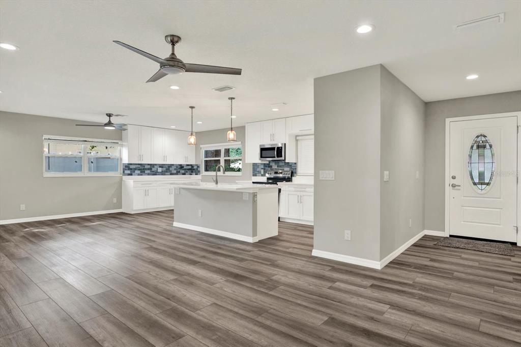 7505 W HENRY AVENUE, TAMPA, FL — photo 2 of 30
