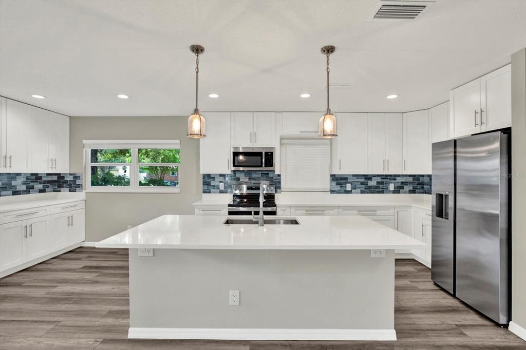 7505 W HENRY AVENUE, TAMPA, FL — photo 3 of 30