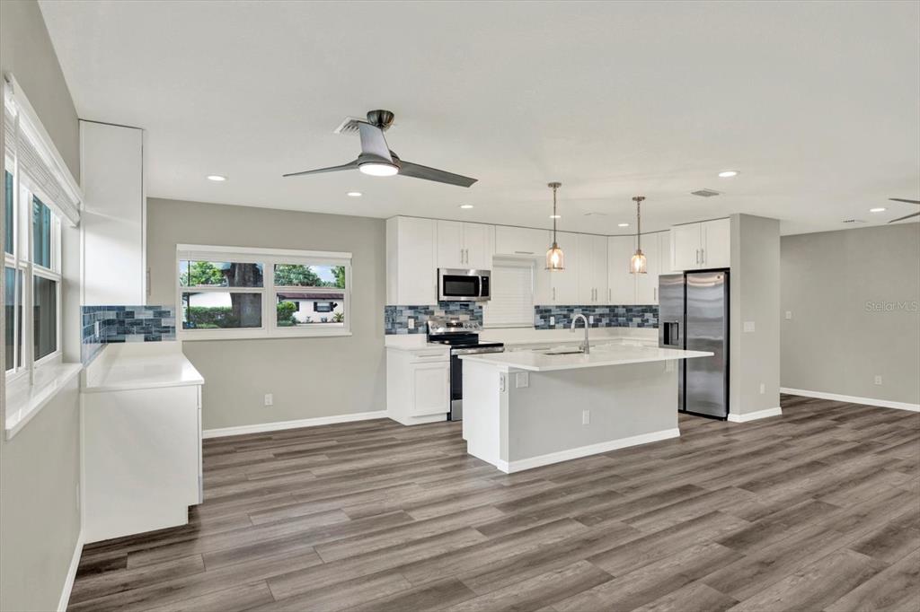 7505 W HENRY AVENUE, TAMPA, FL — photo 4 of 30