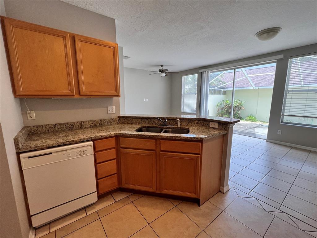 10008 TATE LANE, TAMPA, FL — photo 2 of 19