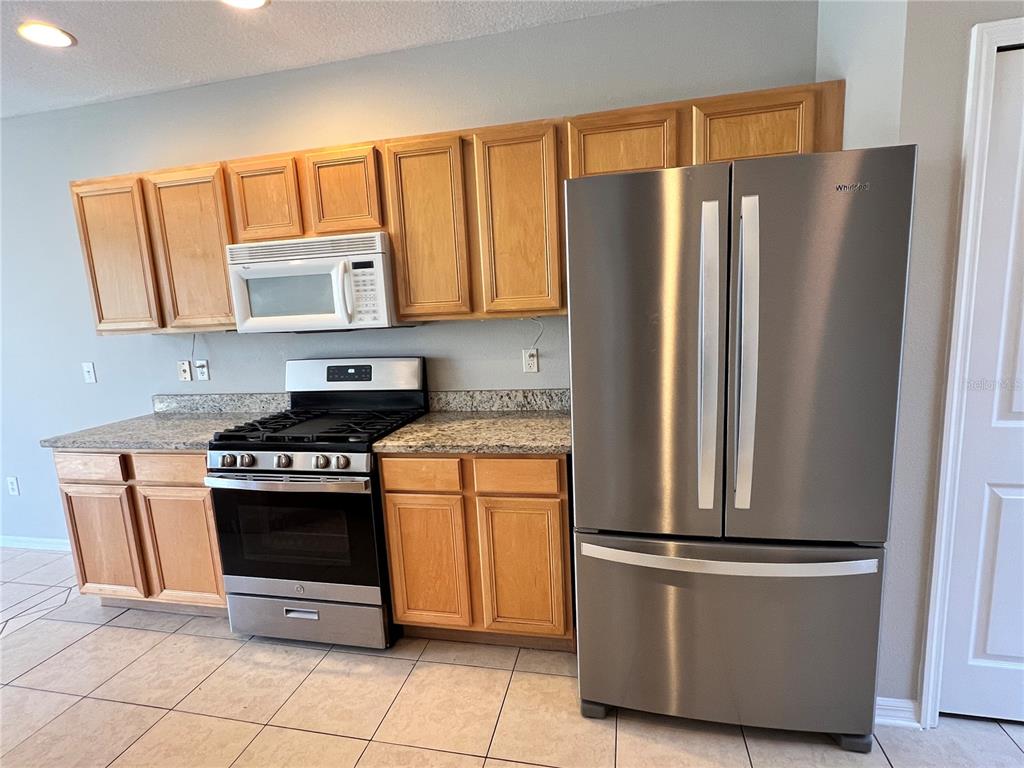 10008 TATE LANE, TAMPA, FL — photo 3 of 19