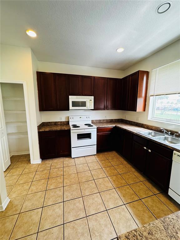 890 MCINNIS COURT, KISSIMMEE, FL — photo 4 of 30