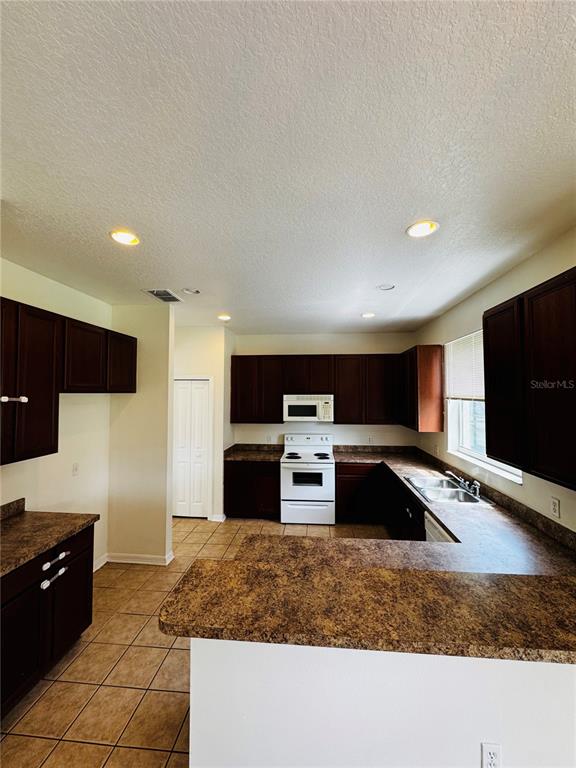 890 MCINNIS COURT, KISSIMMEE, FL — photo 5 of 30