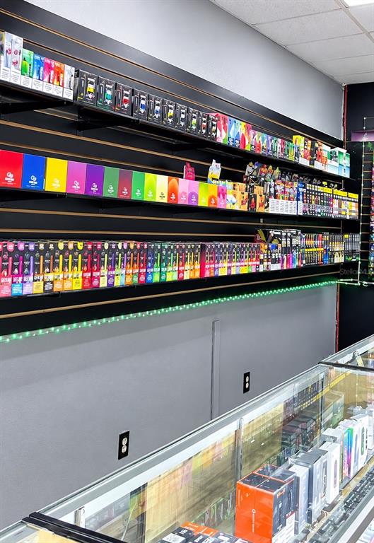 TURNKEY SMOKE SHOP OPPORTUNITY–ABSENTEE