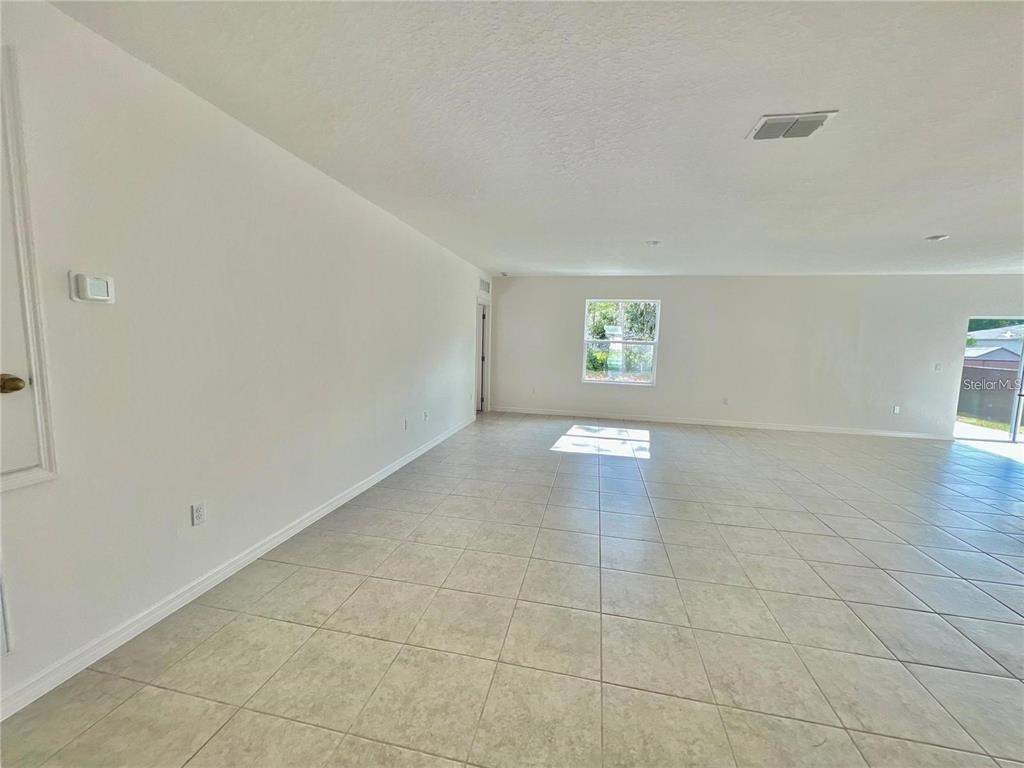 560 WALNUT AVENUE, ORANGE CITY, FL — photo 5 of 26